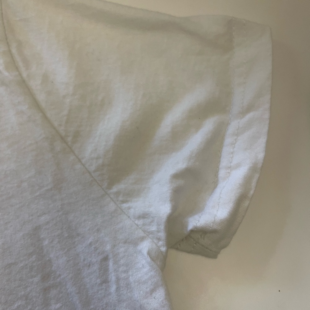 ❌Firm Price ❌ Woman’s NWOT #01 Queen 👸 T-shirt size large. Runs small 🌹 - Picture 5 of 6